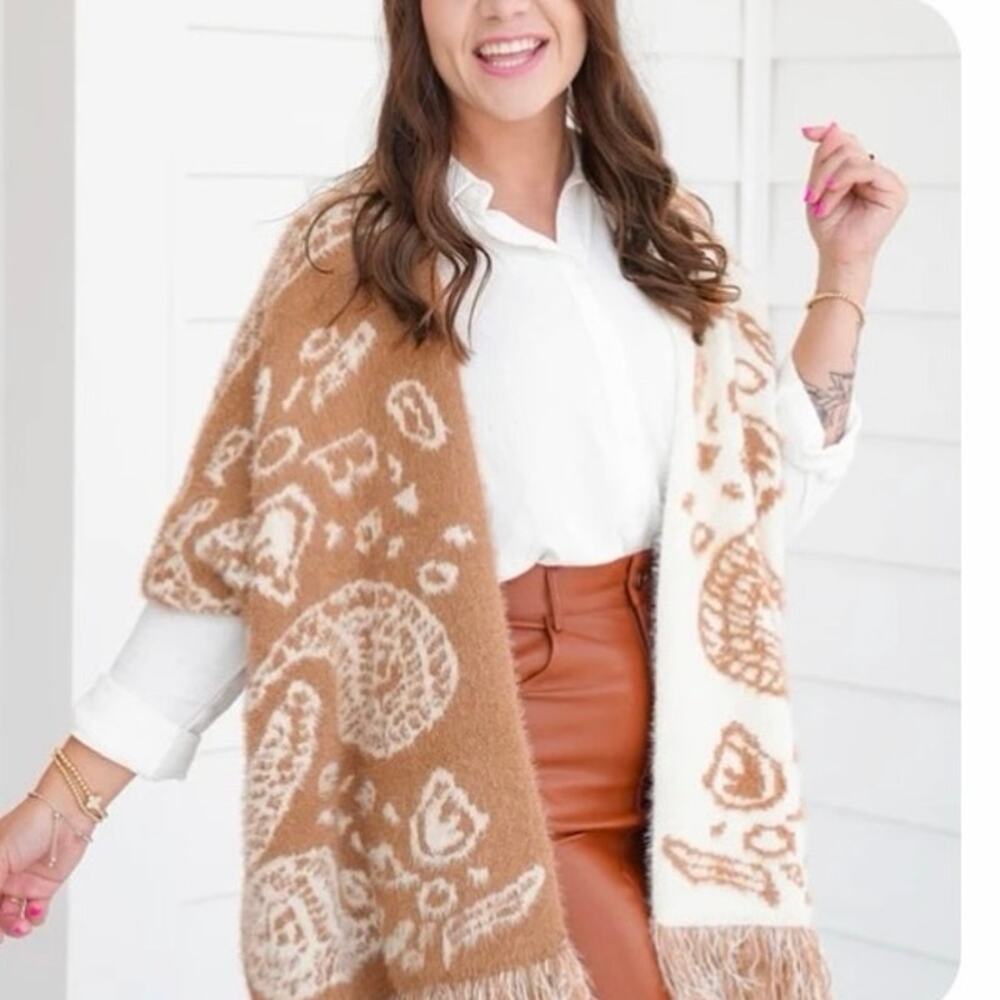 POL Paisley Print Open Front Poncho Cardigan Sweater NEW